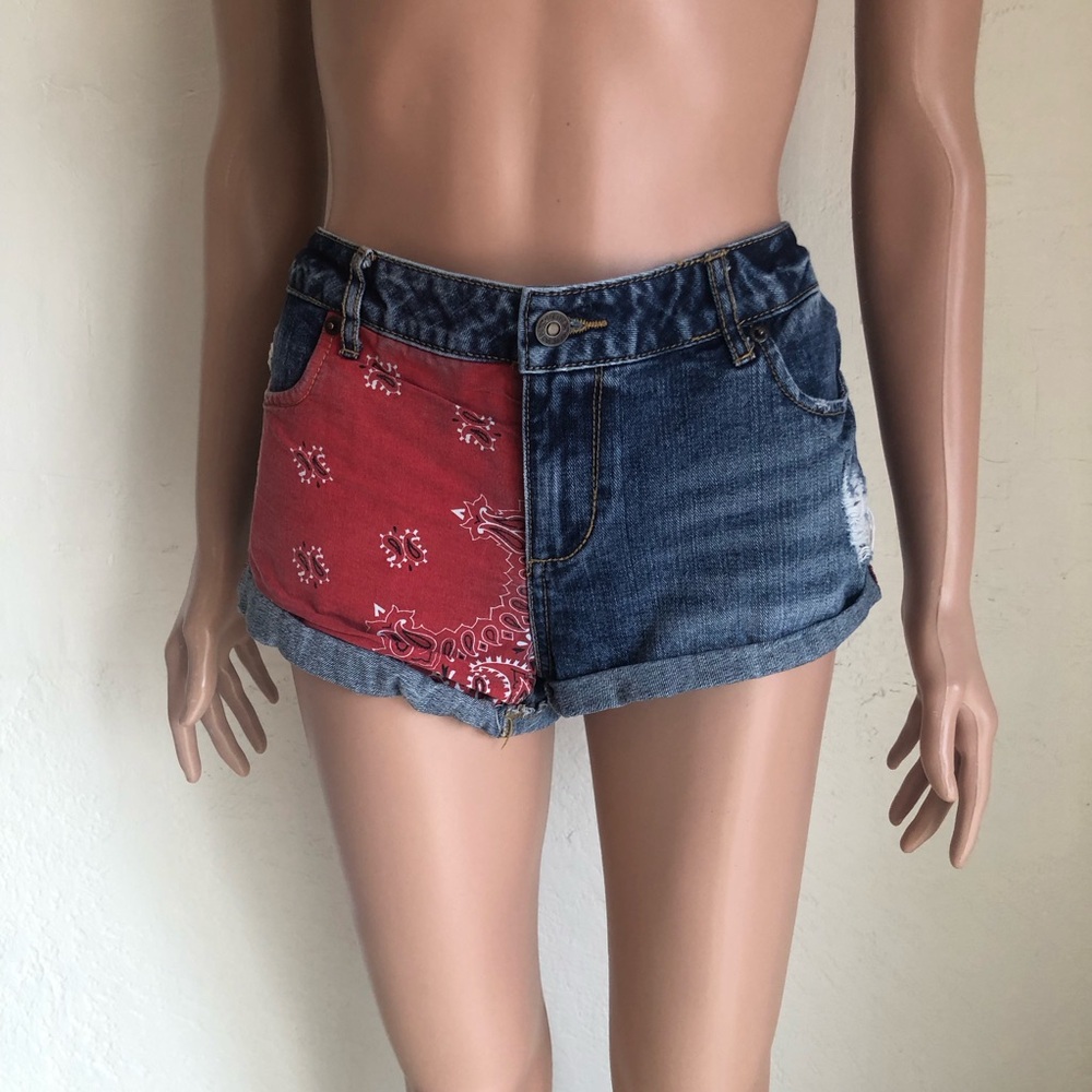 Forever 21 Premium Denim Jeans Shorts Blue/Red Bandanna Women’s Size 30 Bandanna